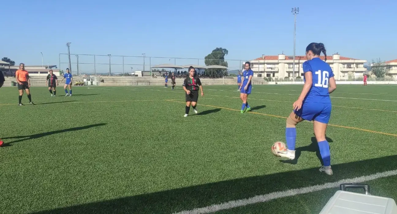 Arranque do Mundial de futebol feminino ensombrado por tiroteio - Futebol -  Correio da Manhã